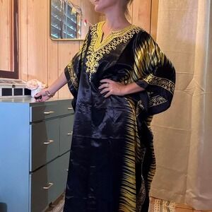 Goddess‎ by Winlan black and gold kaftan in one size